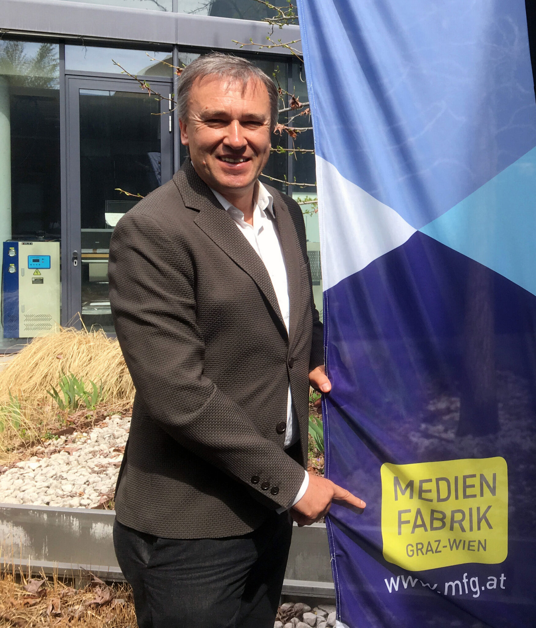Bild von Christian Jauk, Präsident des SK Sturm Graz - vor der Medienfabrik Graz